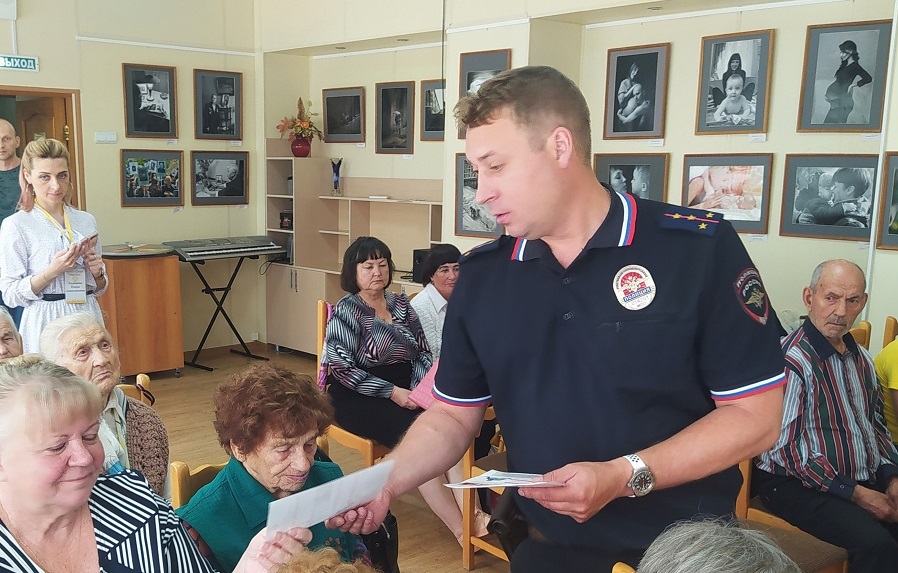 Полицейские г.о. Серпухов провели профилактическую акцию «Осторожно, мошенники!»